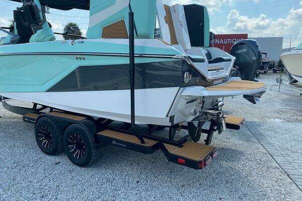 2024 Nautique 23