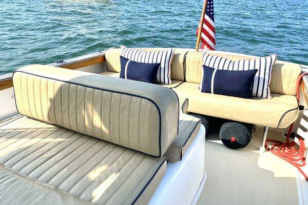 Photo of the 2003 Surf-Hunter 25 "Roxy"