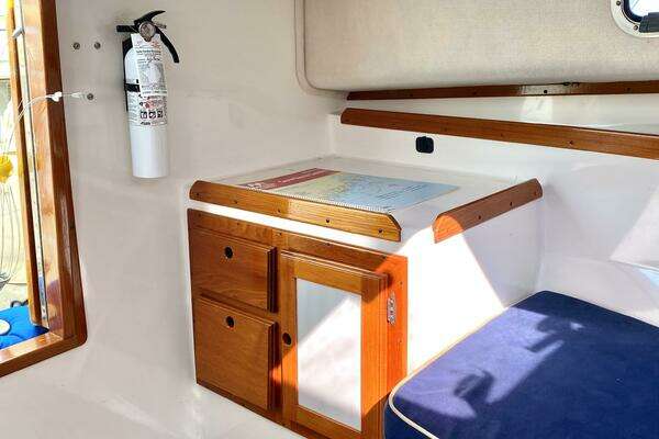 Photo of the 2003 Surf-Hunter 25 "Roxy"