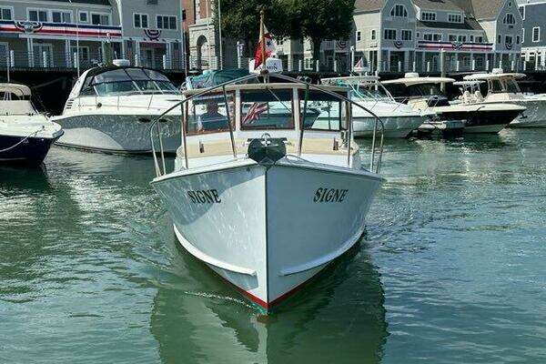Photo of the 1987 Holland 32 "SIGN'E"