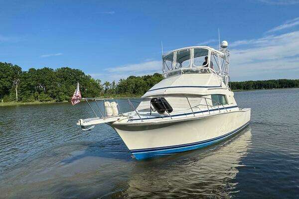 Photo of the 1987 Bertram 33 Sport Fisherman "Vesper"
