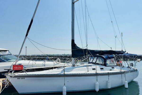 37-ft-Hunter-1987-37 LEGEND-ORION PRESCOTT Ontario Canada  yacht for sale