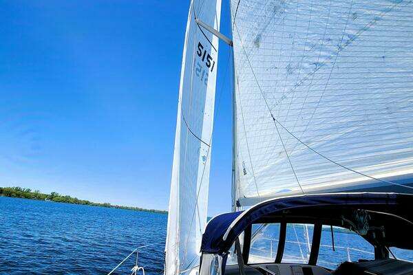37-ft-Hunter-1987-37 LEGEND-ORION-PRESCOTT Ontario Canada yacht for sale