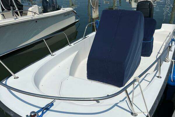 Photo of the 2004 Boston Whaler 