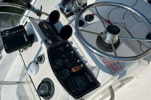 Photo of the 2004 Boston Whaler 
