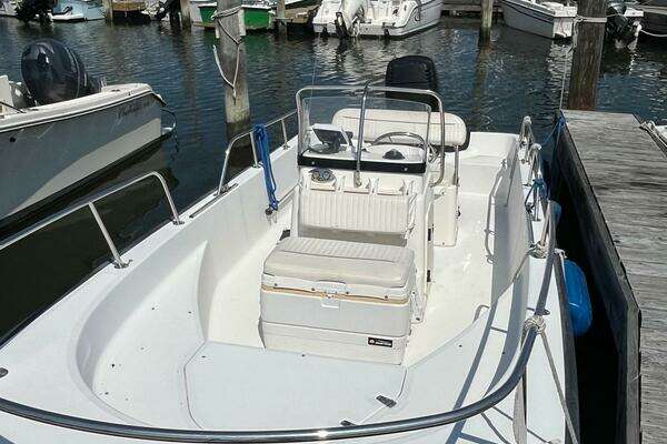 Photo of the 2004 Boston Whaler 