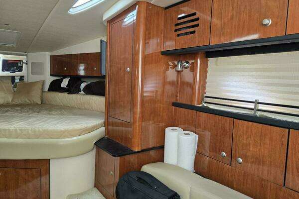 Photo of the 2007 Sea Ray 310 Sundancer