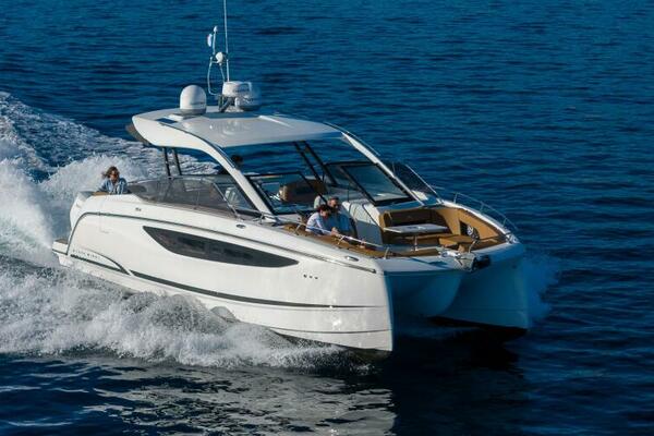 39ft Four Winns Yacht For Sale