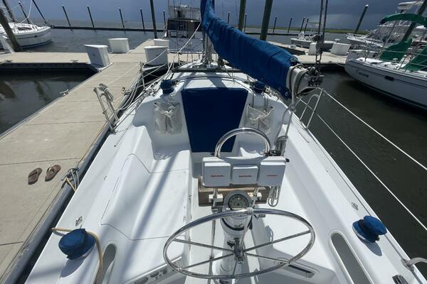 Black Dog 27ft Catalina Yacht For Sale