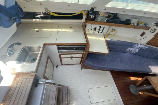Black Dog 27ft Catalina Yacht For Sale
