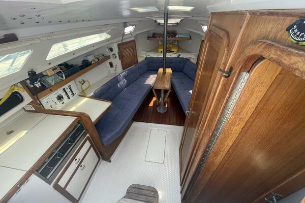 Black Dog 27ft Catalina Yacht For Sale