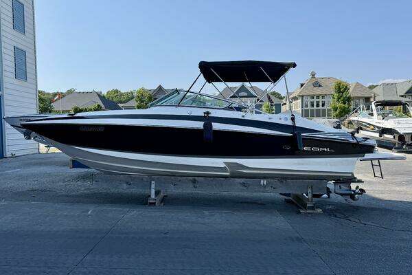 25-ft-Regal-2011-2520 Fasdeck-Midland Ontario Canada yacht for sale