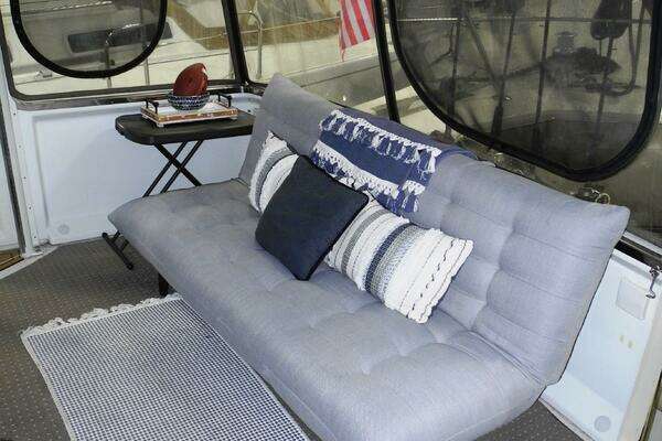 Photo of the 2000 Carver 404