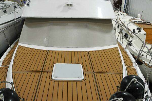 Photo of the 2000 Carver 404