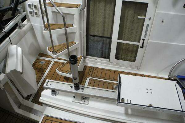 Photo of the 2000 Carver 404