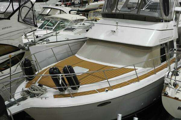 Photo of the 2000 Carver 404