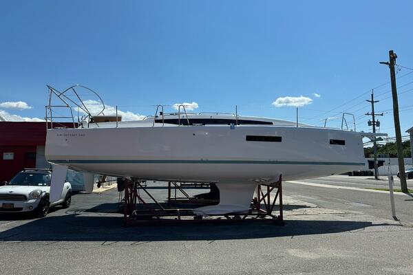 38ft Jeanneau Yacht For Sale