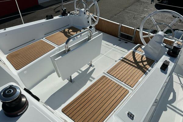 38ft Jeanneau Yacht For Sale