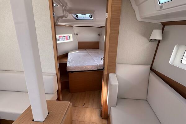 38ft Jeanneau Yacht For Sale