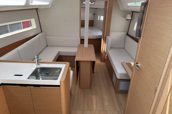 38ft Jeanneau Yacht For Sale