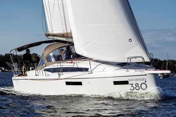 38ft Jeanneau Yacht For Sale