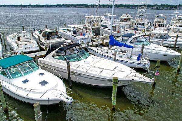 Photo of the 1999 Maxum 4100 "Ocean Castle"