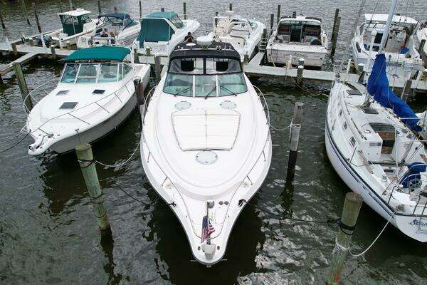 Photo of the 1999 Maxum 4100 "Ocean Castle"