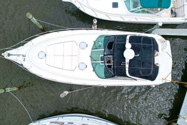 Photo of the 1999 Maxum 4100 "Ocean Castle"