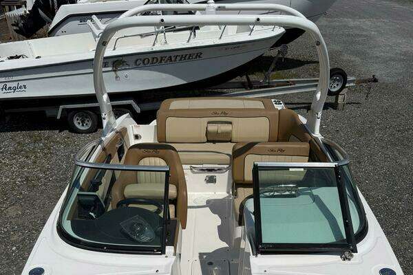 Photo of the 2014 Sea Ray 240 Sun Deck Outboard