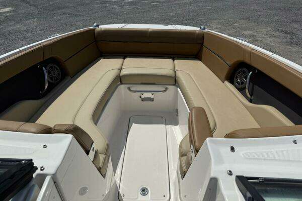 Photo of the 2014 Sea Ray 240 Sun Deck Outboard