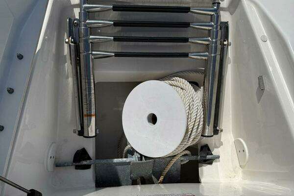 Photo of the 2014 Sea Ray 240 Sun Deck Outboard