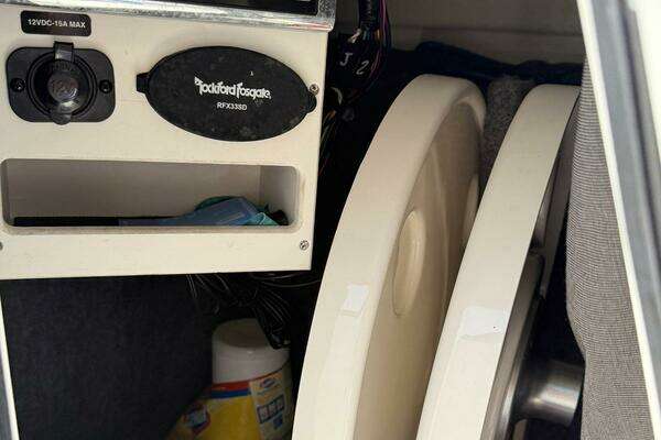 Photo of the 2014 Sea Ray 240 Sun Deck Outboard