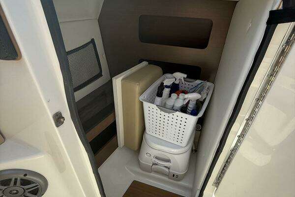 Photo of the 2014 Sea Ray 240 Sun Deck Outboard