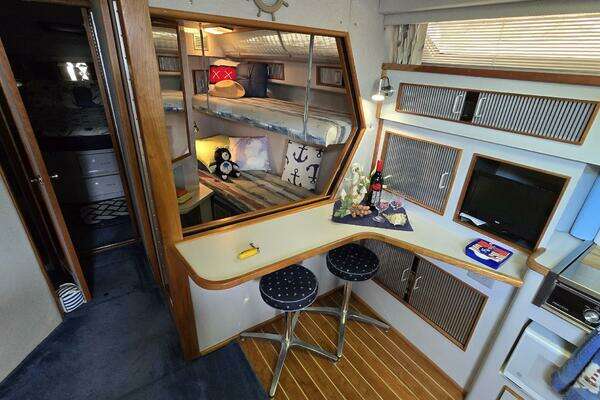 Photo of the 1988 Sea Ray 390 Express Cruiser