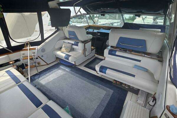 Photo of the 1988 Sea Ray 390 Express Cruiser
