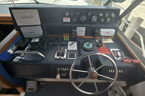 Photo of the 1988 Sea Ray 390 Express Cruiser