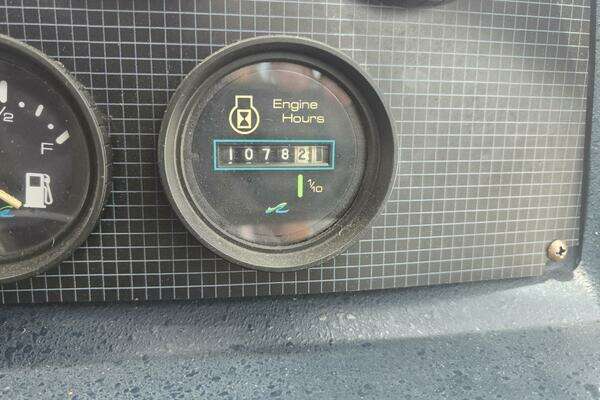 Photo of the 1988 Sea Ray 390 Express Cruiser