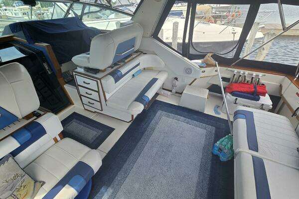 Photo of the 1988 Sea Ray 390 Express Cruiser