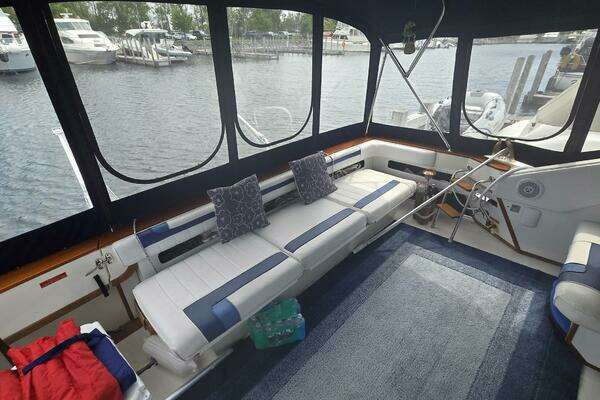 Photo of the 1988 Sea Ray 390 Express Cruiser