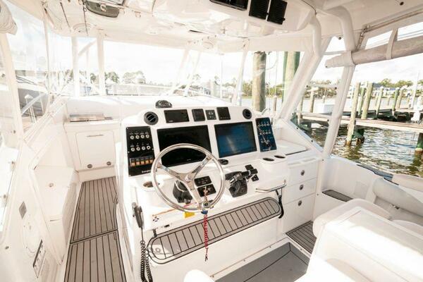 35ft Everglades Yacht For Sale