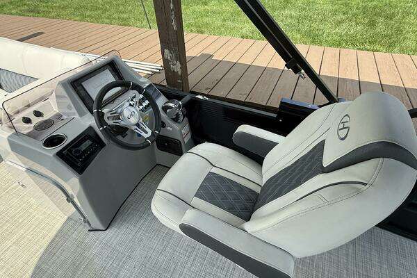 Photo of the 2022 Harris Sunliner 230