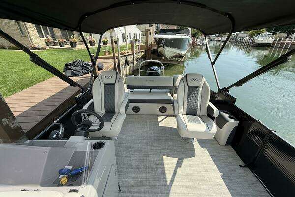 Photo of the 2022 Harris Sunliner 230