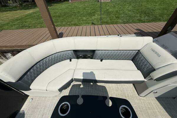 Photo of the 2022 Harris Sunliner 230