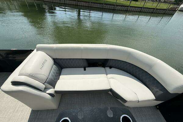 Photo of the 2022 Harris Sunliner 230