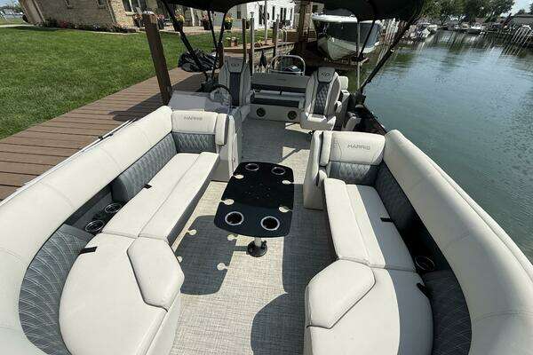 Photo of the 2022 Harris Sunliner 230