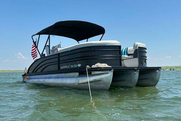 23-ft-Harris-2022-Sunliner 230- Harrison Township Michigan United States  yacht for sale