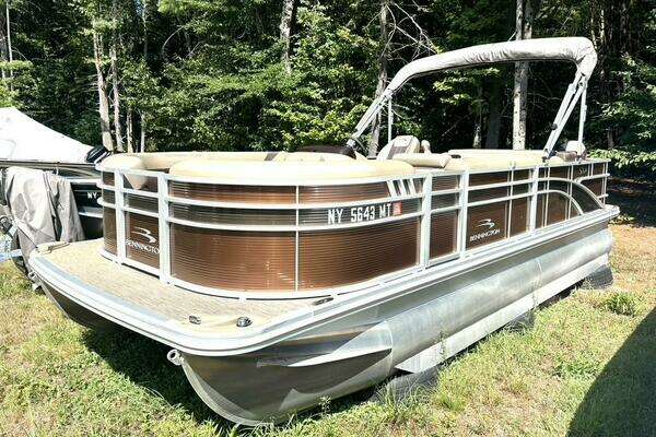 21-ft-Bennington-2023-21 SXSAPG-Bernhards Bay New York United States yacht for sale