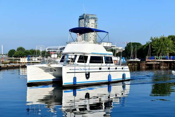 32-ft-PDQ-2002-32CAT-  Ontario Canada  yacht for sale