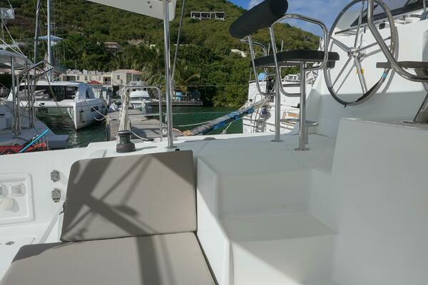 APRES SAIL 42ft Lagoon Yacht For Sale
