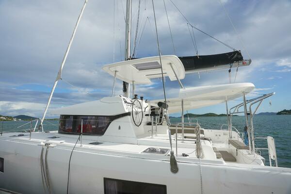 APRES SAIL 42ft Lagoon Yacht For Sale